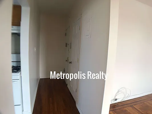 Rented by Metropolis International Realty Inc. | media 30