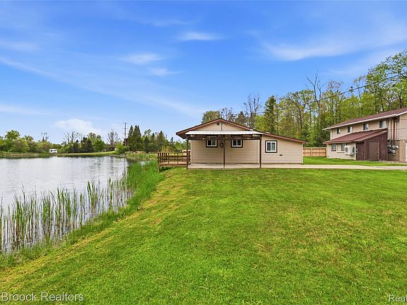 5th image of 1392 Maple Grove Rd
