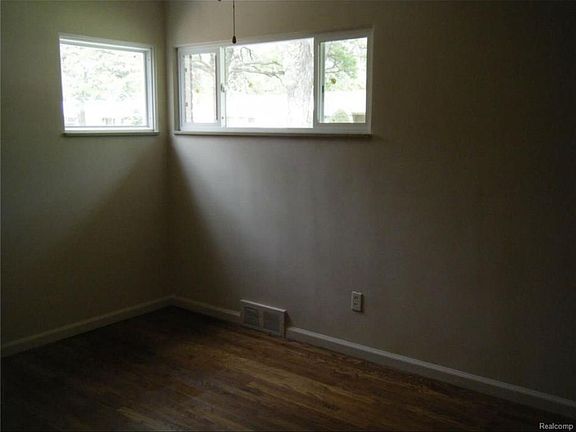 3rd image of 24241 Kenosha Ave