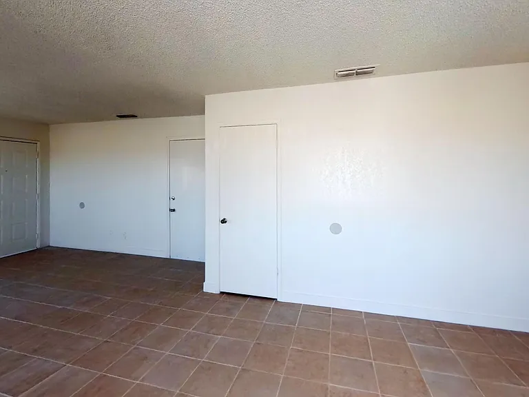 4405 N Dante Ave — Photo 6