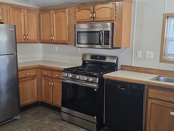 4th image of 62430 Locust Rd #184