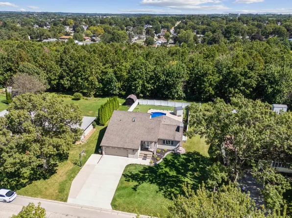 311 E Angus Ct, Maquoketa, IA 52060