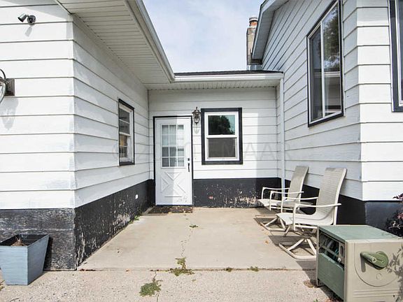 4th image of 820 13th Ave N