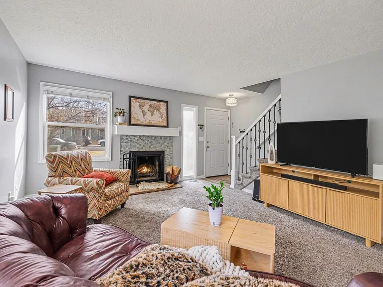 328 Butch Cassidy Dr — Photo 1