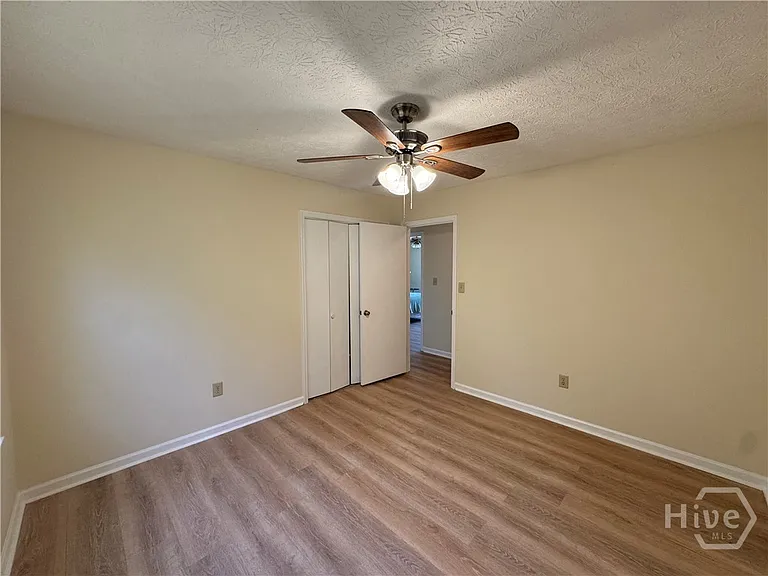 1041 Limmerick Dr — Photo 17