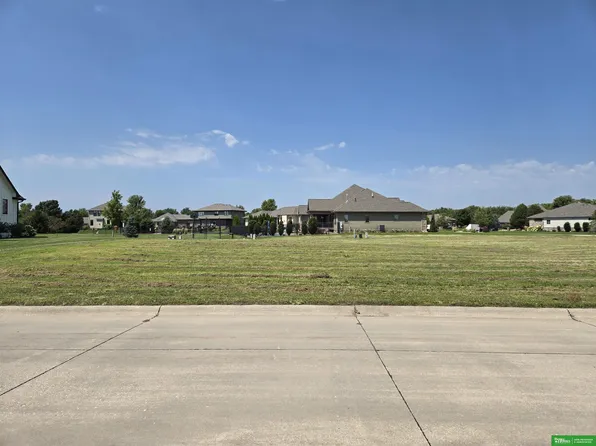 1743 N Deer Run, Fremont, NE 68025