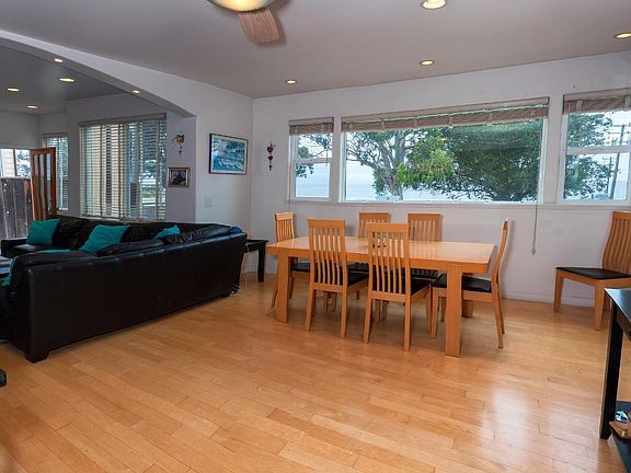 5th image of 2701 E Cliff Dr