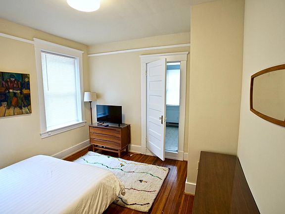 4th image of 301 N Mulberry St APT 1