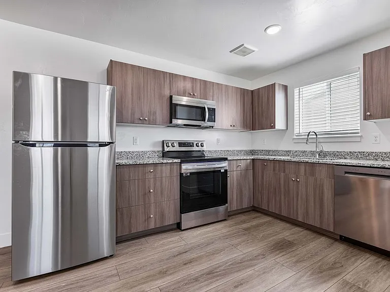 3 Bedroom 1.5 Bathroom — Photo 24
