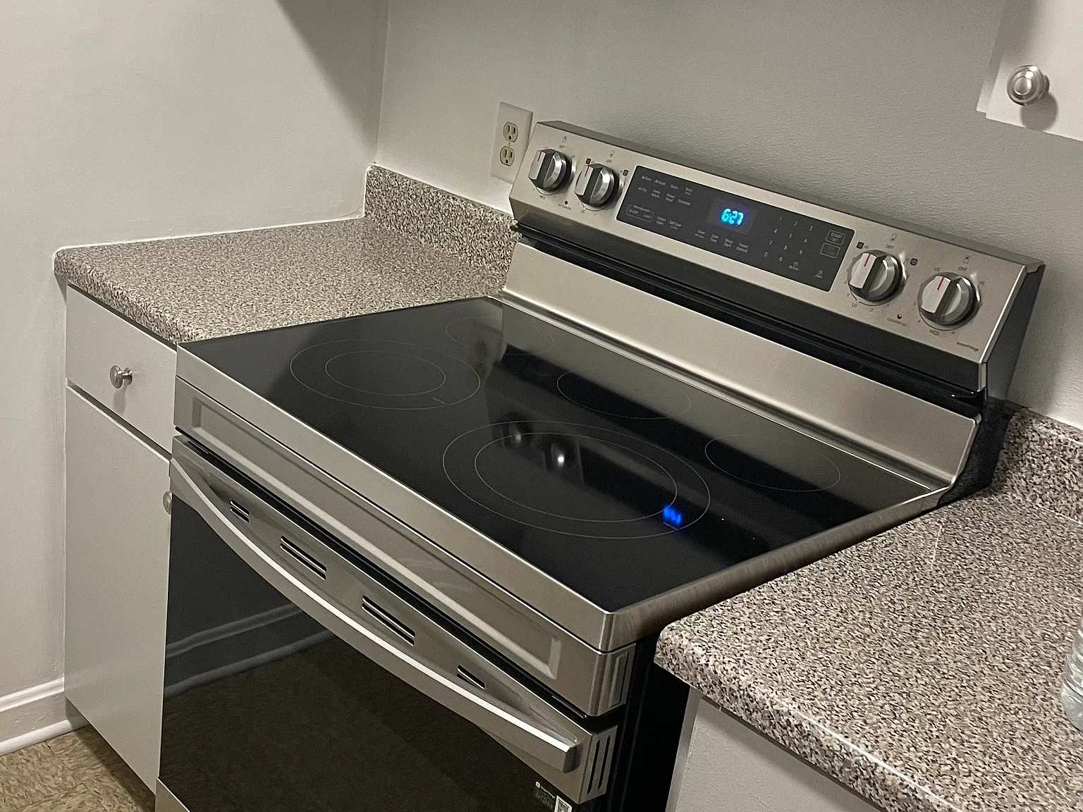 3 bed, 850 sqft, $1,700 — Photo 4