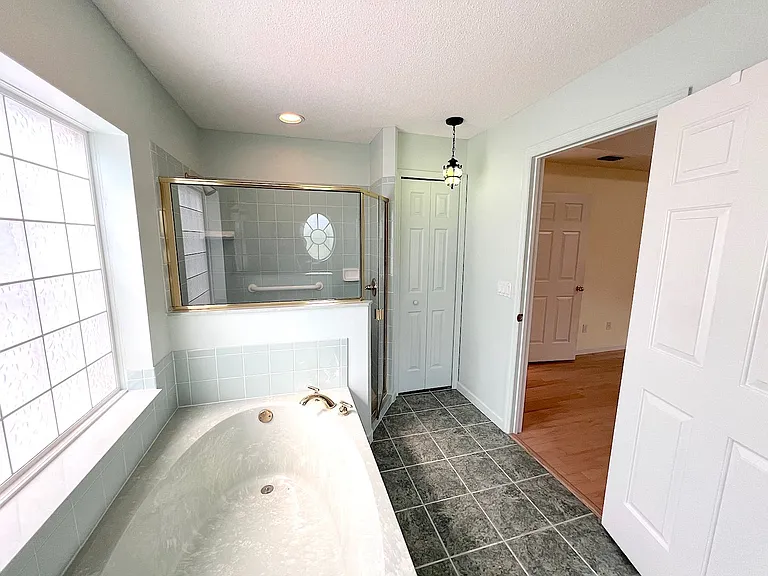 87 Rose Dr — Photo 37