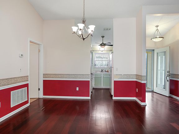 5th image of 3264 Glendyne Dr W