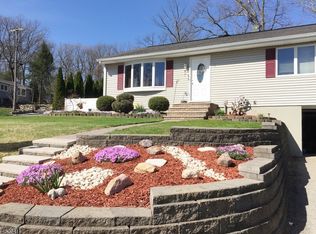 1 Circle Blvd E, Newfoundland, NJ 07435