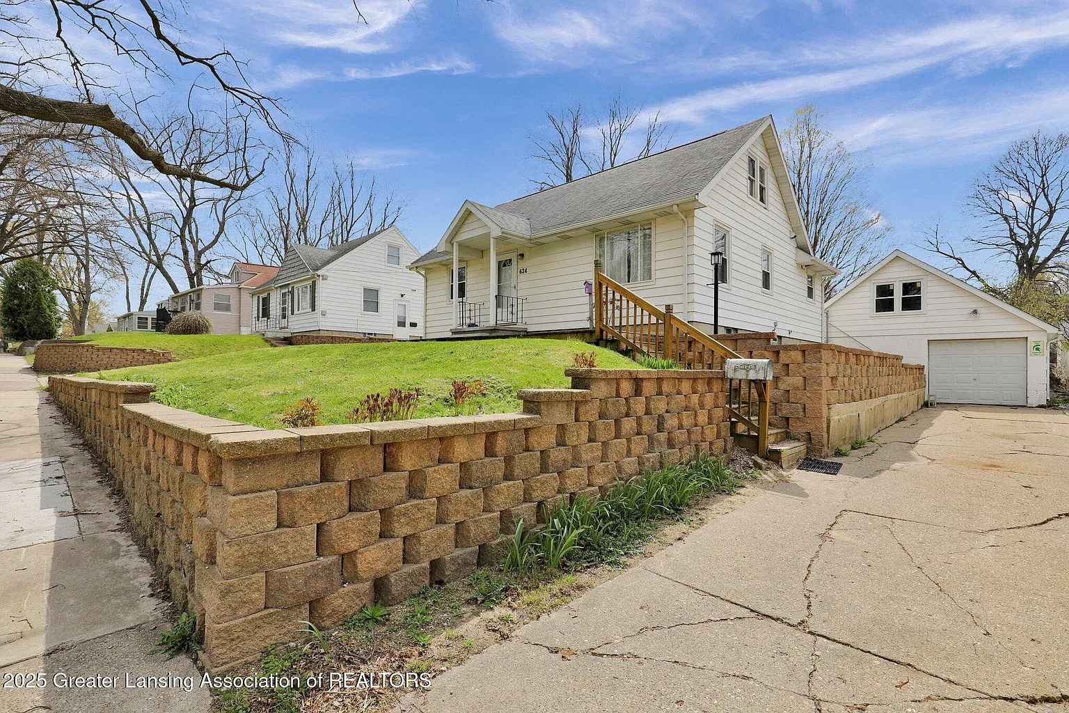 624 Vernon Ave photo 1
