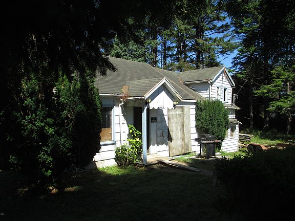 2nd image of 831 SW Galley Ave
