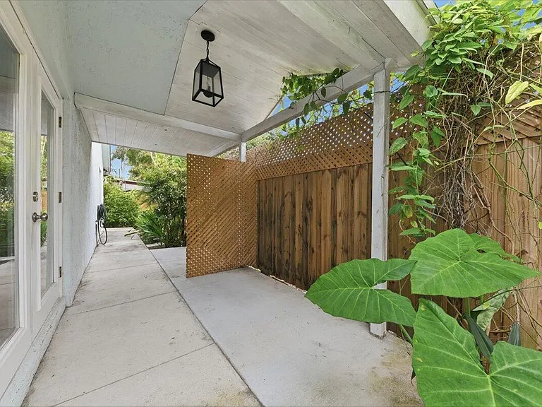 530 NE 3rd Ave — Photo 24