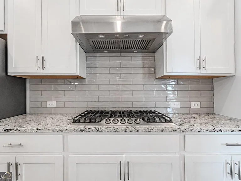 5051 Pinckney Ln — Photo 15
