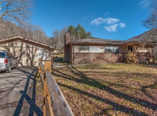 613 Cochrans Creek Rd, Robbinsville, NC 28771