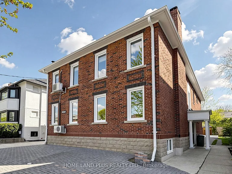 919 Avenue Rd #3 — Photo 2
