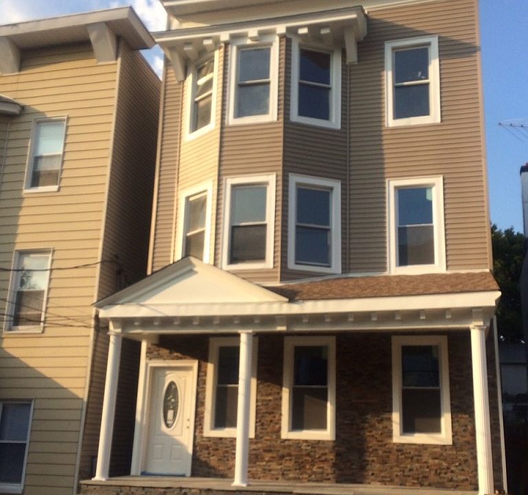 1st image of 139 Webster Ave APT 1R