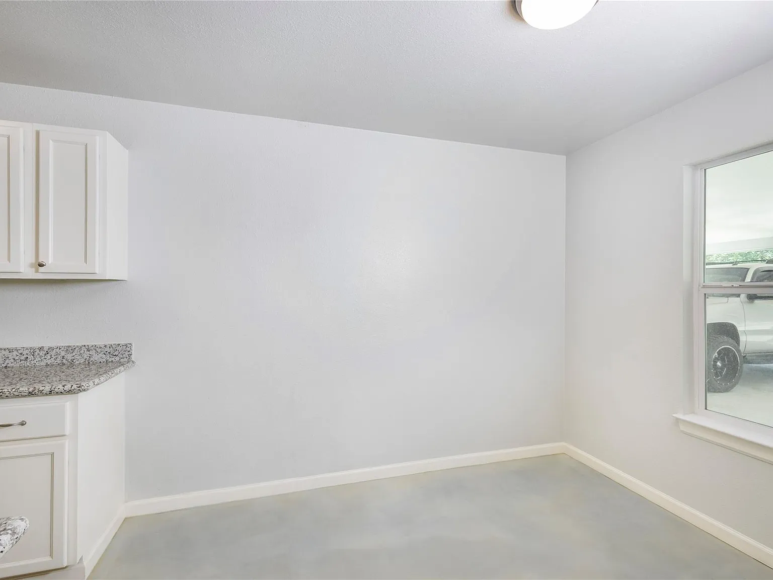 3 bed, 2.0 bath, 2300 sqft, $1,550 — Photo 3