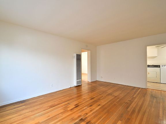 3rd image of 864 Manhattan Beach Blvd #C