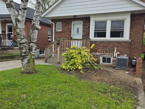 669 Cosburn Ave, Toronto, ON M4C 2V1