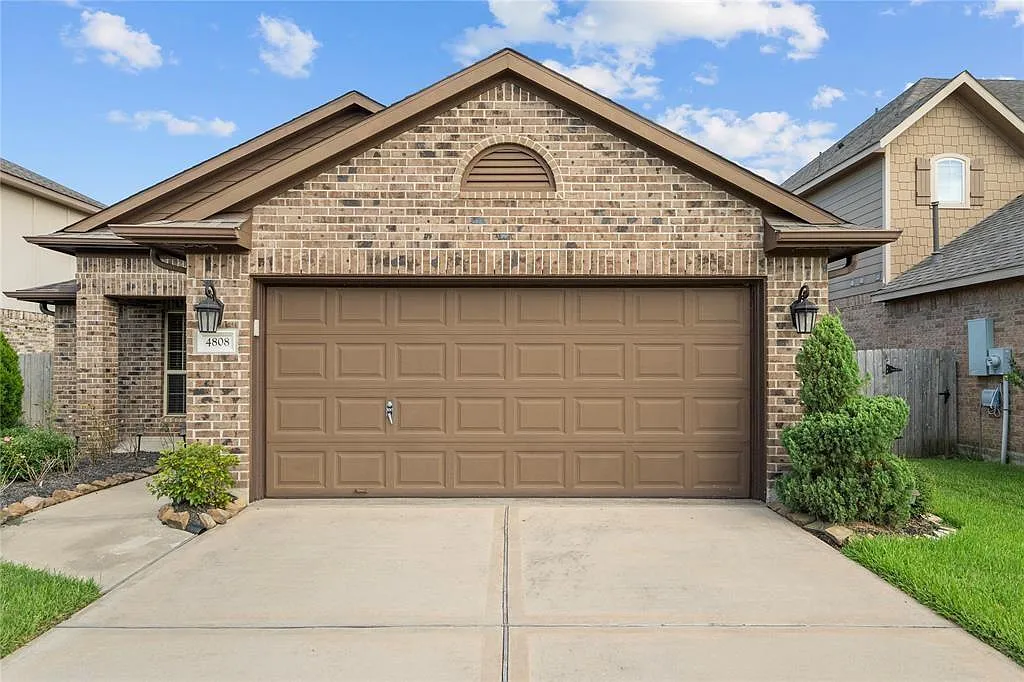 3 bed, 2.0 bath, 1709 sqft, $2,900 — Photo 1