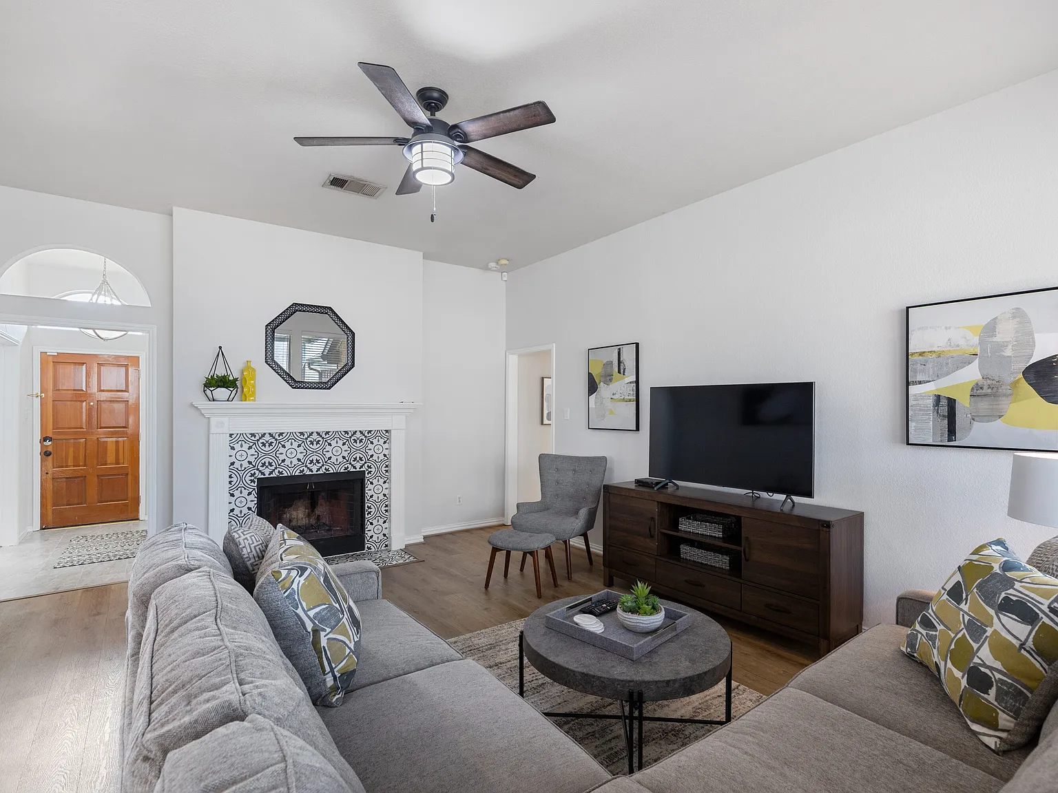 4 bed, 1814 sqft, $7,938 — Photo 1
