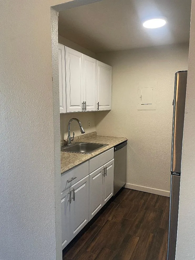1250 Golden Cir — Photo 3