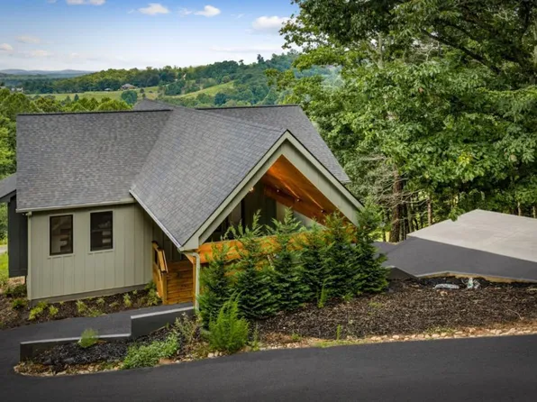 261 Big Valley Dr, Blue Ridge, GA 30513
