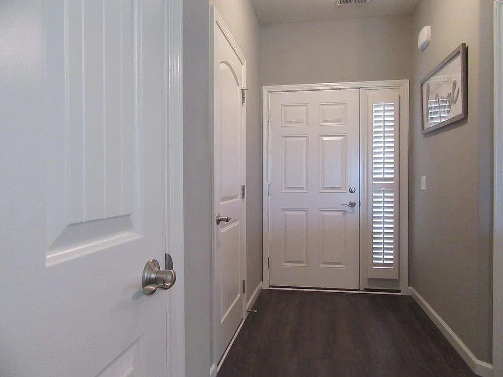 4 bed, 1593 sqft, $2,000 — Photo 2