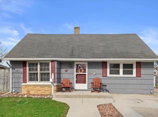 7824 18th Ave, Kenosha, WI 53143