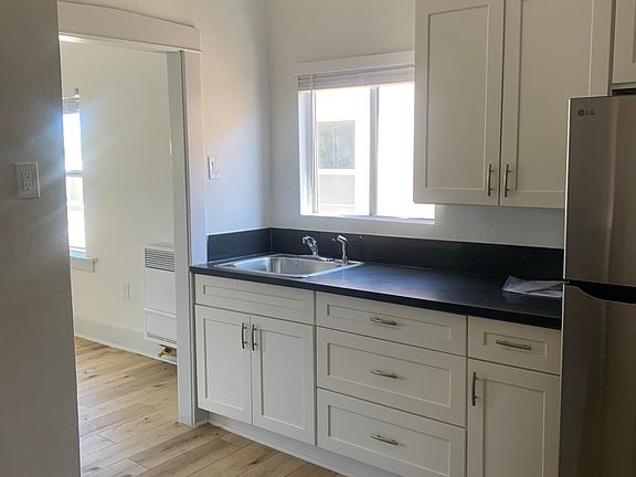 4th image of 546 W 15th St #6