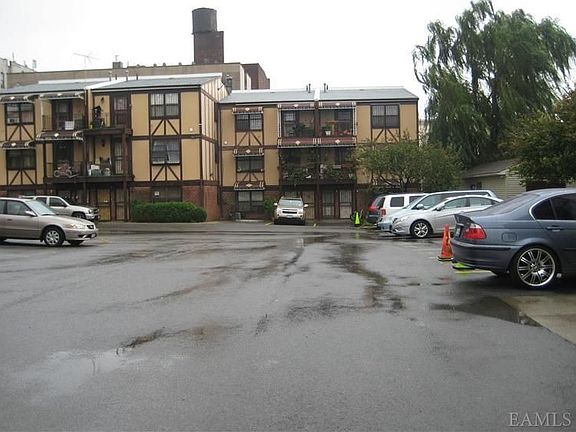 5th image of 912 Union Ave