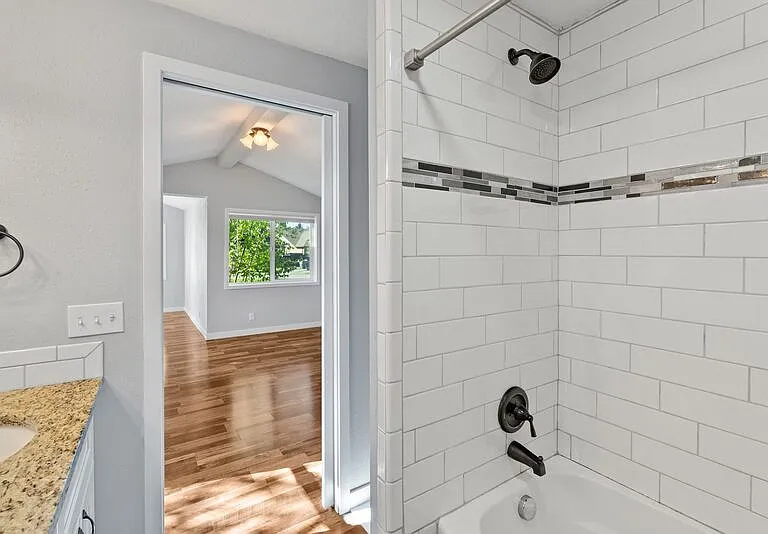 900 Westwood Dr — Photo 15