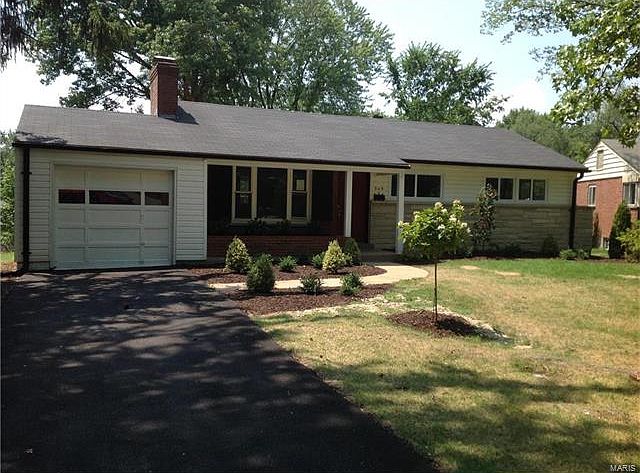 1st image of 909 Thornberry Ln