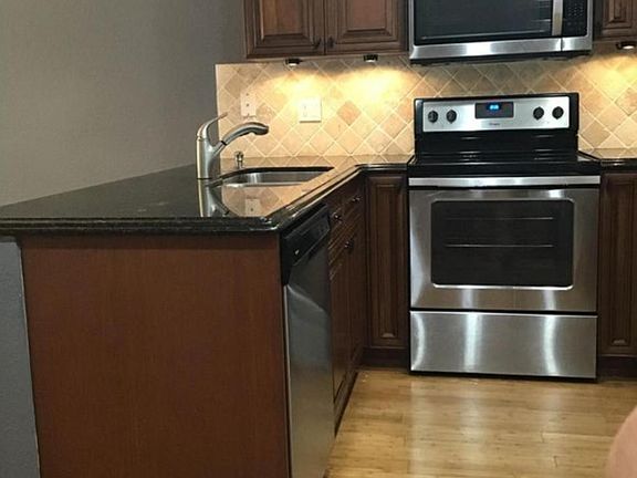 4th image of 2221 SW Marshfield Ct