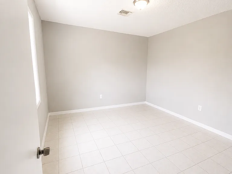 521 Avenue C #C — Photo 3