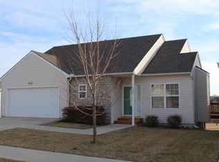 1600 Fall Creek Dr, Tonganoxie, KS 66086