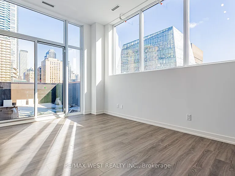 20 Edward St #403 — Photo 4
