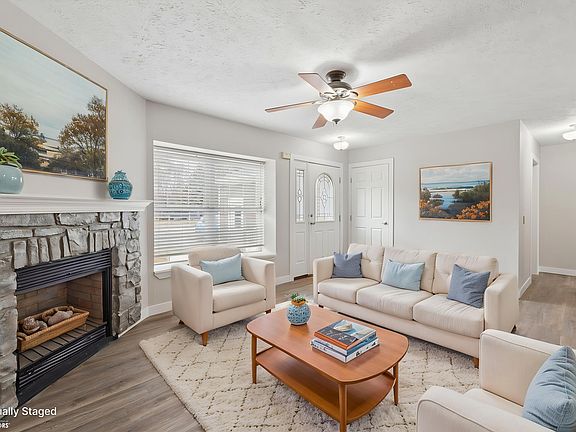 4th image of 15323 Bayberry Ave