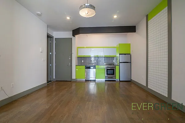 Rented by Evergreen Apartments BK | media 19