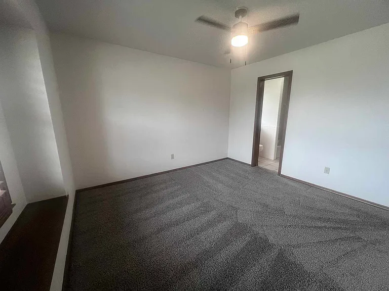 6304 NW 84th St — Photo 15