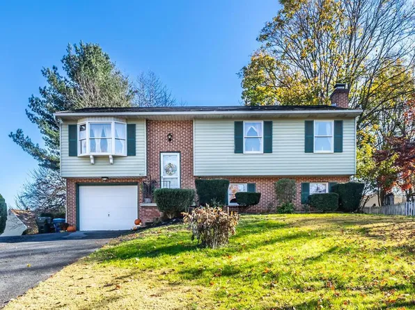 3821 Hillcrest Dr, Columbia, PA 17512