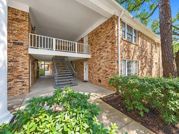 4040 San Felipe St APT 202, Houston, TX 77027