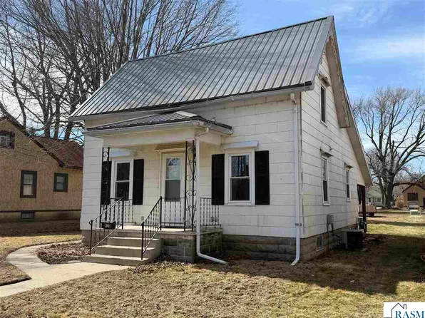 920 Armstrong Blvd S, Saint James, MN 56081