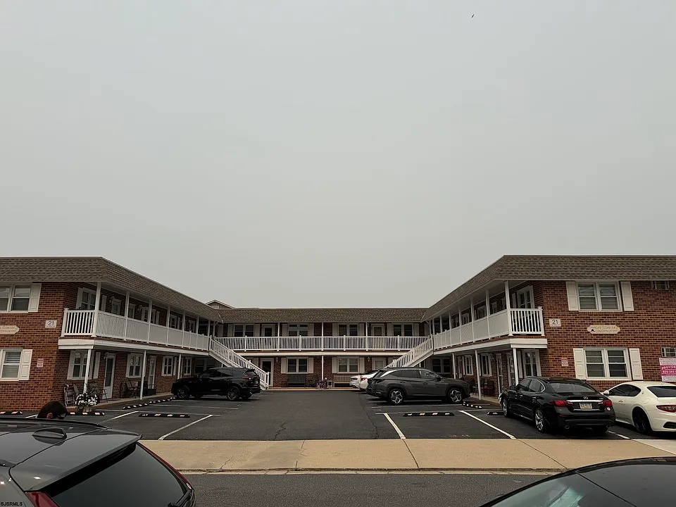 21 Monroe Ave #A8