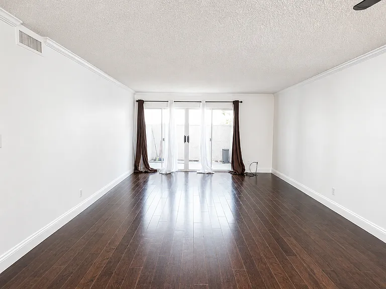 20134 Leadwell St #167 — Photo 3