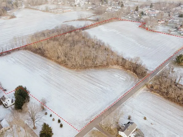 Woodline Ave SW, North Lawrence, OH 44666